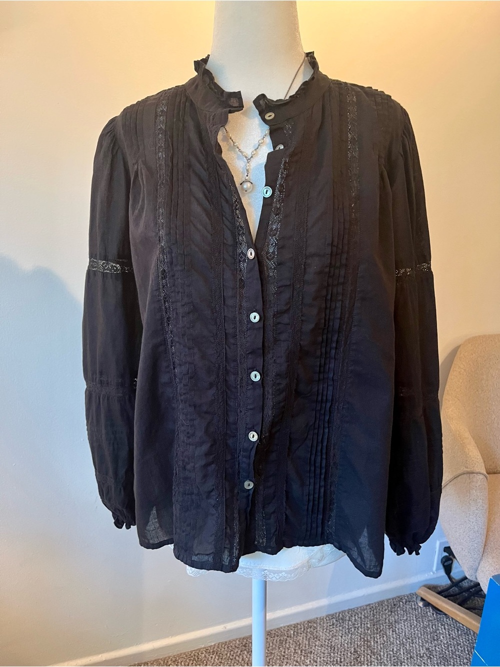Velvet by Graham & Spencer Black Ruffled Pintuck Button-Up Blouse
